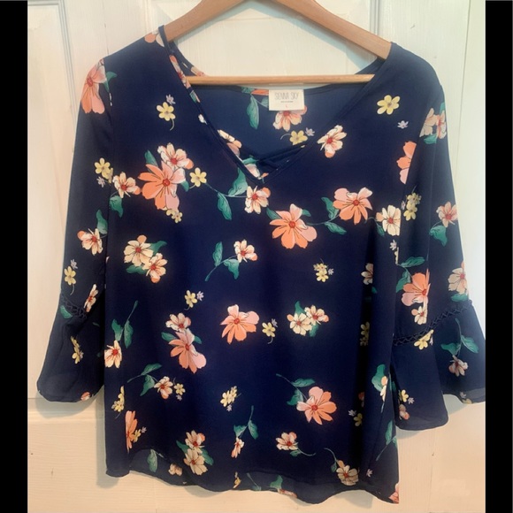 Sienna Sky Tops - Floral blouse 3/4 “ sleeves that flow